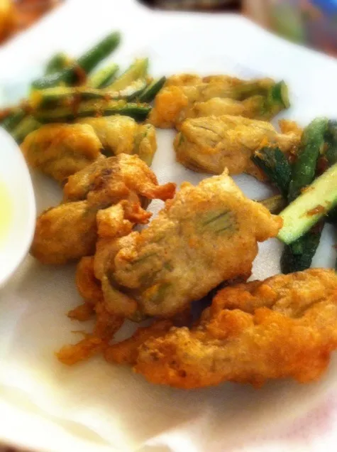 Fried Stuffed Zucchini Flowers|むちこさん