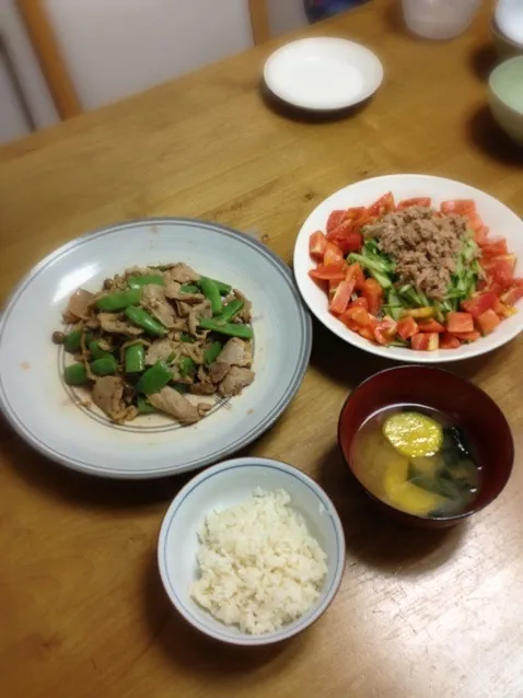 豚肉インゲンしめじのオイスターソース炒め、大根ときゅうりのサラダ、さつまいもの味噌汁|ようこちさん