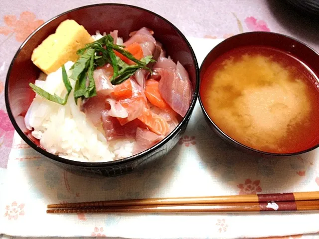 海鮮丼＊お味噌汁|ゆかりごはんさん