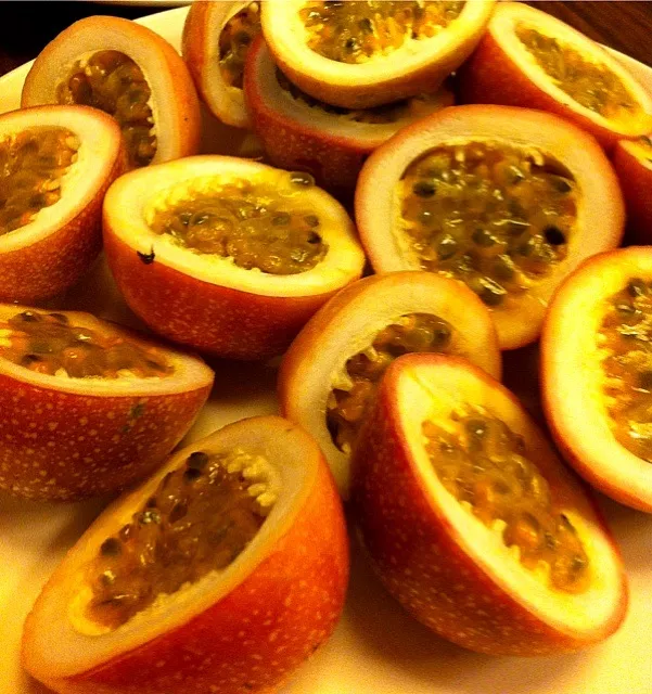 Snapdishの料理写真:百香果 Passion Fruit|agnesさん