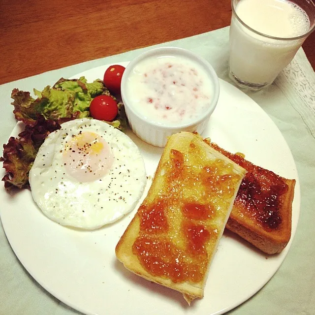 目玉焼きトーストモーニング☆|🍎ゆかりんご🍎さん