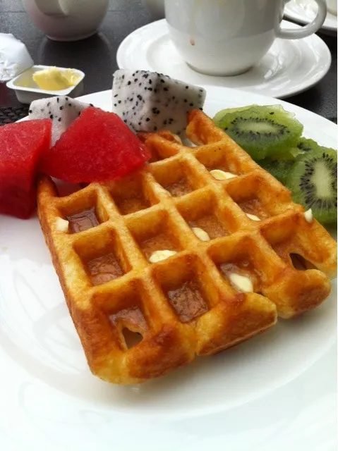 waffle with fruits|Darren Loさん