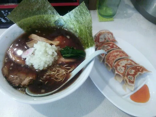 正油チャーシュー麺と餃子|こたろさん