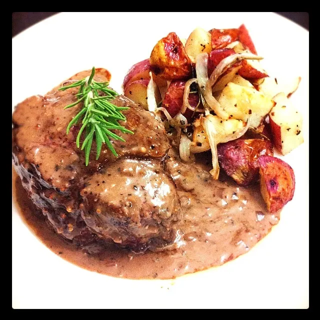 Filet Mignon with peppercorn sauce|janice Williamsさん