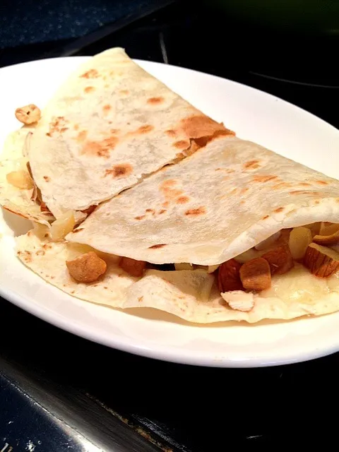 Tortilla w nuts n cheese|xiaoshiさん