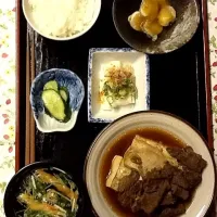 肉豆腐、ホタテ酢味噌、長芋短冊切り梅肉かけ、吸い物、塩麹漬けキュウリ|tetsuさん