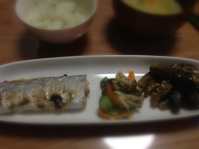 Snapdishの料理写真:太刀魚の塩焼き、きのこと胡瓜と人参の酢味噌あえ、茄子のナムル|うに(´◡͐`)さん