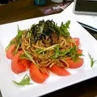 ツナと水菜の醤油パスタトマト添え|ひちろ-さん