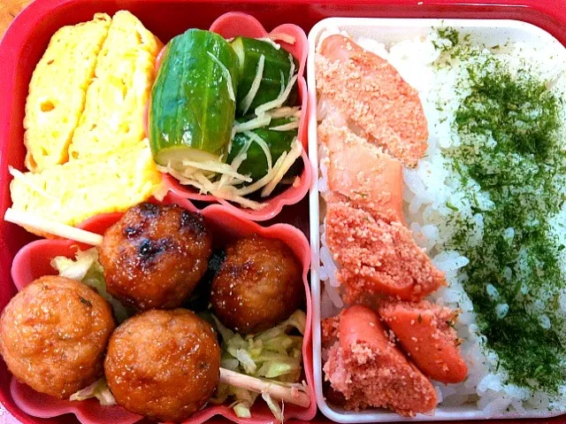 Snapdishの料理写真:鶏つくねとたらこ弁当|もえさん