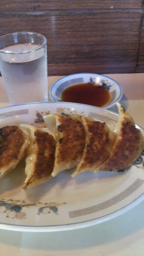 Snapdishの料理写真:【沼津ラーメン】せんか  餃子|うめロクさん