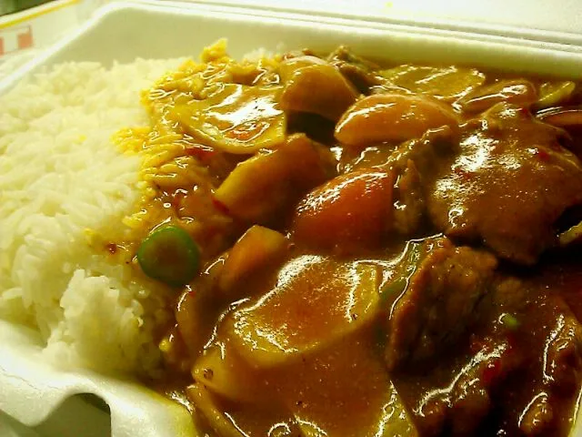 Curry Beef Over Rice (咖喱牛肉飯)|BusyCrazPeopleさん