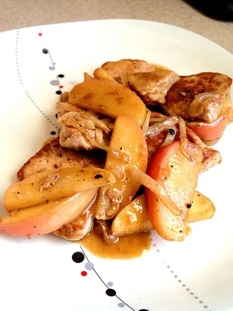 Pork loin w/ roasted apples and onions|brandy kingさん