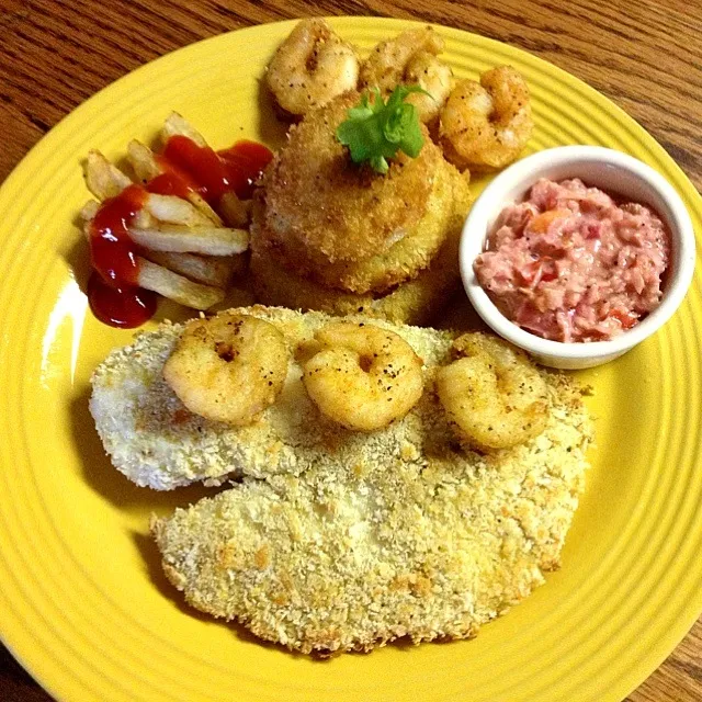 Fish and Chips Special ala Rie (Bake Tilapia; Homemade Garlic Fries; Crispy Shrimp; Rie's best Onion Rings; Lemony Coleslaw). Simply Delicious..|rie simsさん