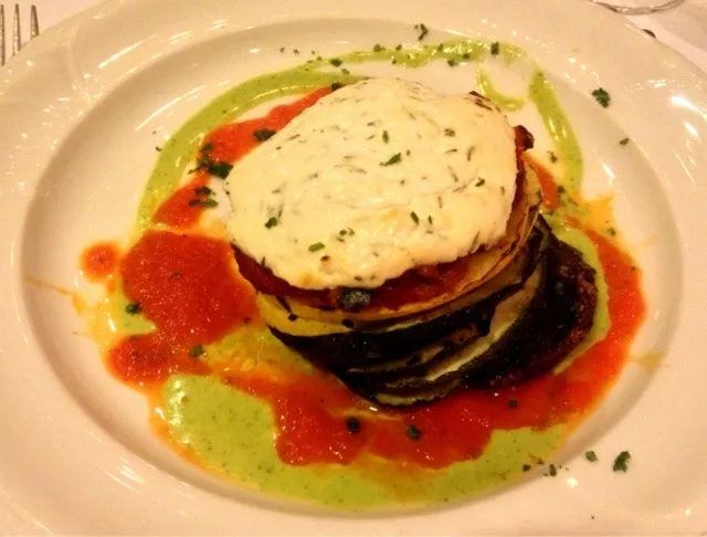 #Vegetable Timbale (Grilled Vegetables in a Portobello Mushroom Cap topped with Herb Goat Cheese with Roasted Red Bell Pepper and Basil Coulis) from Spanish Hil|sooprcoolchicaさん