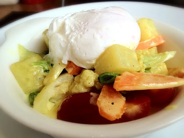 Poached Egg with Yellow Vegetable Curry|6畳フィットネスさん