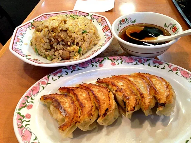 豚カルビ炒飯に餃子  餃子の王将|マハロ菊池さん