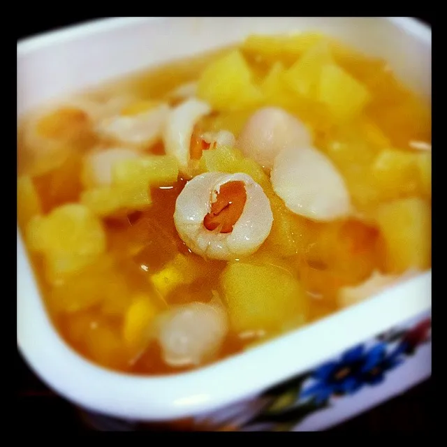 Ice jelly with pineapples and lychees|shirlynさん