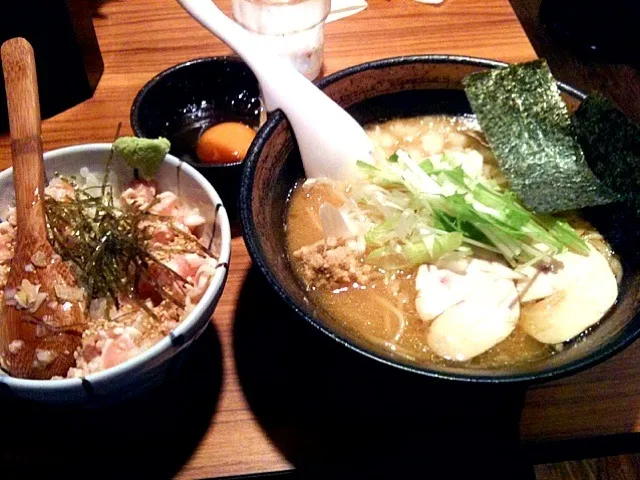 麺屋 武一の濃厚鶏骨醤油そば&ささみユッケごはん|Yasuhiro Koikeさん