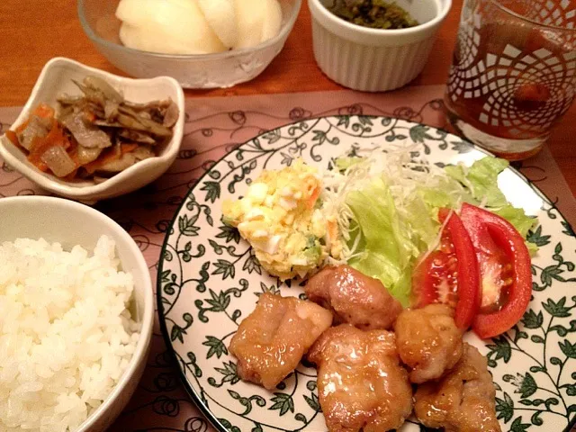 鶏照焼き  ポテトサラダ きんぴら  梨|ikukoさん