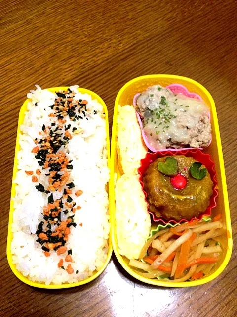 今日の弁当(ミートボール、大根の皮のきんぴら、卵焼き、カボチャの蒸しケーキ)|ayamenさん