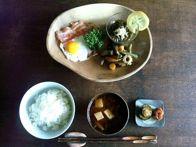 “ 目玉焼き 朝めし ”|おたんこ食堂  d□~°さん