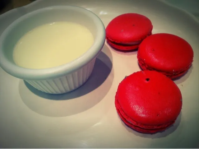 Milk pudding & macarons!|Yetingさん