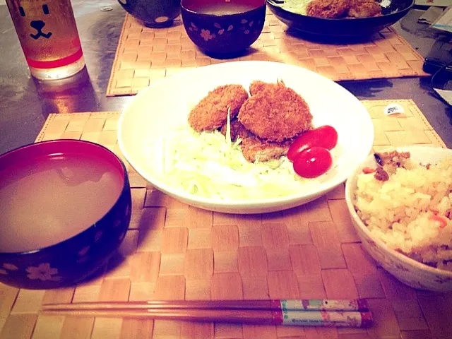 Snapdishの料理写真:豚カツと五目ご飯とみそ汁|かおりさん