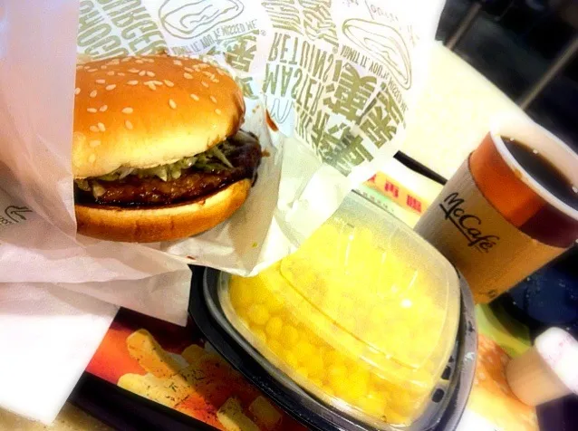 Snapdishの料理写真:McDonald set 🍔☕|PeonyYanさん