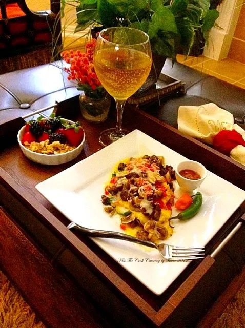 Brunch anyone?? I made a Spicy Steak Omelette with fruit, nuts and granola❤|Taste-New Americanさん