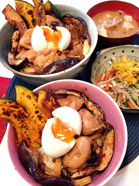 Snapdishの料理写真:焼き野菜と鶏照り丼トロ玉のせ|かずさん