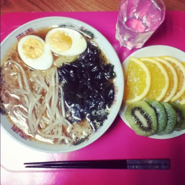 My own vertion of miso ramen with fruits as a dessert...|jean yamahataさん