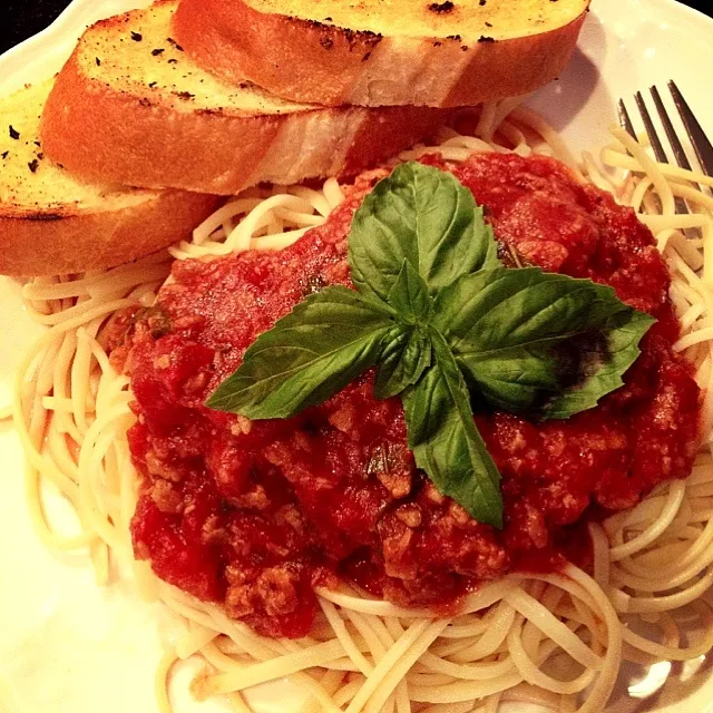 Vegan Pasta with semi-homemade vegan garlic bread|Anneさん