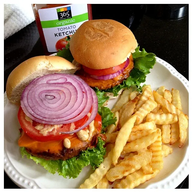 Semi-homemade Gardein 'cheese'burgers and organic baked fries.|Anneさん