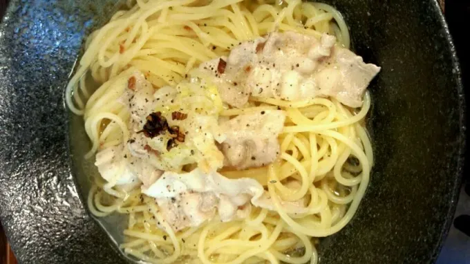 Snapdishの料理写真:ねぎ塩豚肉パスタ！|さとうあさん