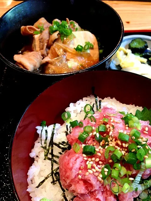 ネギトロ丼と肉豆腐|大西  理さん