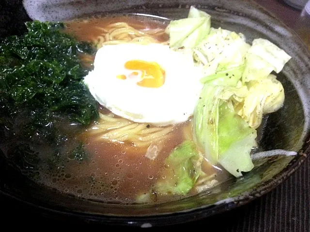 アーサーとキャベツと卵入り豚骨醤油ラーメン|msさん