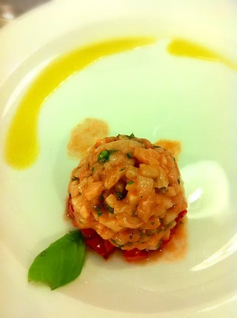 Snapdishの料理写真:Tartara alla pesce spada/メカジキのタルタル|s_bosatsuさん