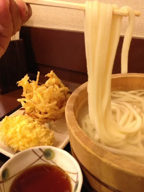 釜揚げうどん、さつまいも天ぷら、野菜かき揚げ|Hajime Sakaiさん