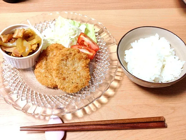 ポテトコロッケ、玉ねぎとべーこんのカレー粉炒め|みゆさん