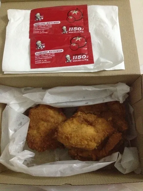 Snapdishの料理写真:ไก่นุ่มคลาสสิค KFC🍗🐓|🍴ɴᎯᎯɴεϓ🍷さん