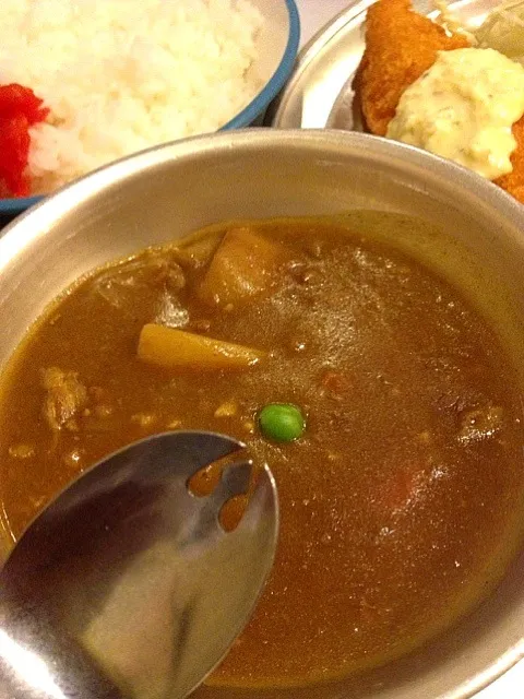 今日の給食 カレーライス、白身魚フライのタルタルソース|ダンディ☆和田さん