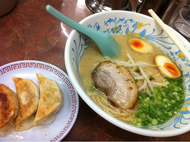 味玉ラーメンと餃子|あずささん