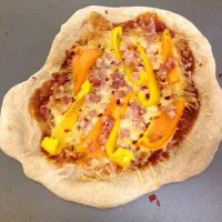 Pizza with small bell peppers, pancetta, three-cheese blend, and red chili pepper flakes.|Mari Kaneshimaさん