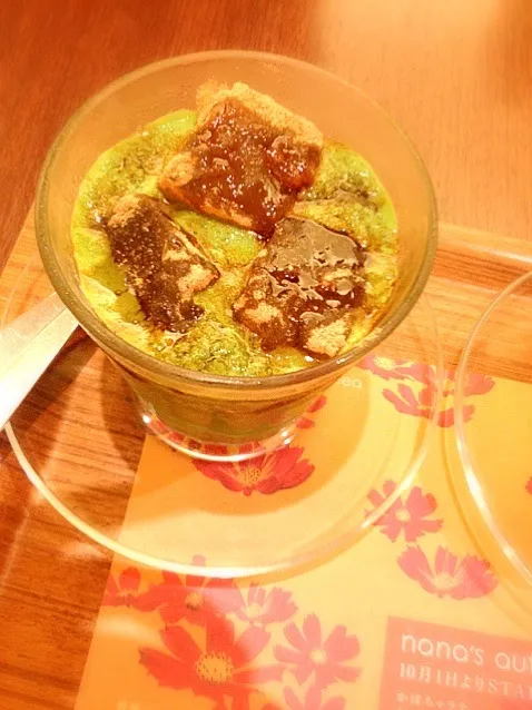 Snapdishの料理写真:Iced green tea with sugar covered moji|PhUnGさん