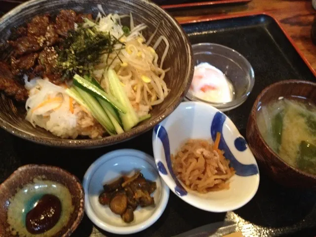 Snapdishの料理写真:焼肉ビビンバ丼|shinoktzwさん