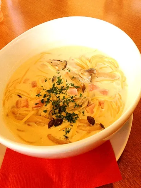 Snapdishの料理写真:牡蠣とベーコンのクリームパスタ♡|きみりんさん