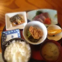 サバ焼き＆刺身＆唐揚げ定食|くどぅーん。さん