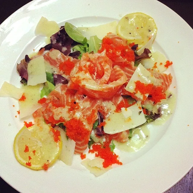 Salmon Carpaccio with salmon roe in wasabi aioli|janice Williamsさん