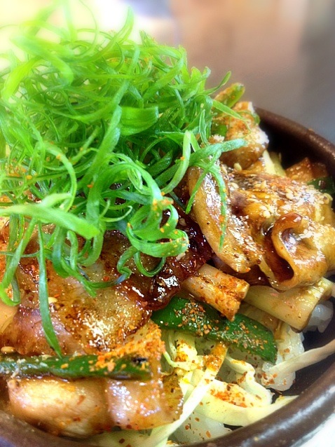 スパイシー胡麻ソースのまかない丼 かっぴー Snapdish スナップディッシュ Id Ebnc0a