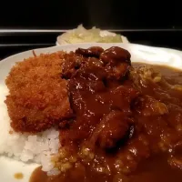 Snapdishの料理写真:カルダモンのカツカレー。今日はこれを食べるために多大な犠牲を払ったが、その価値あった！|まつざわハモンさん